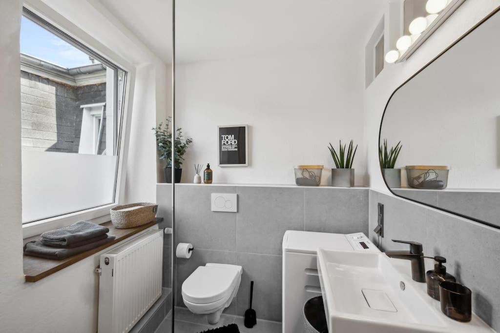 Stylisches Apartment, Parkplatz, Naehe Dus & Dortmund & Koeln & Essen Apartment