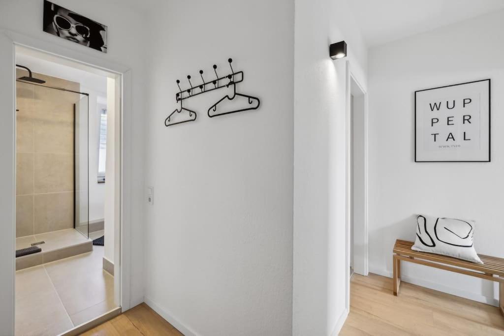 Stylisches Apartment, Parkplatz, Naehe Dus & Dortmund & Koeln & Essen * Wuppertal