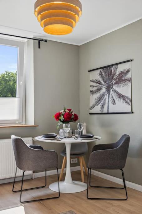 Stylisches Apartment, Parkplatz, Naehe Dus & Dortmund & Koeln & Essen Wuppertal