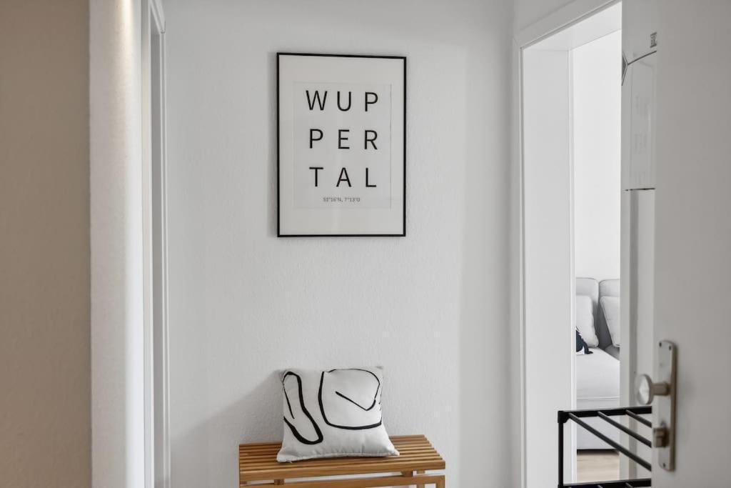Stylisches Apartment, Parkplatz, Naehe Dus & Dortmund & Koeln & Essen *