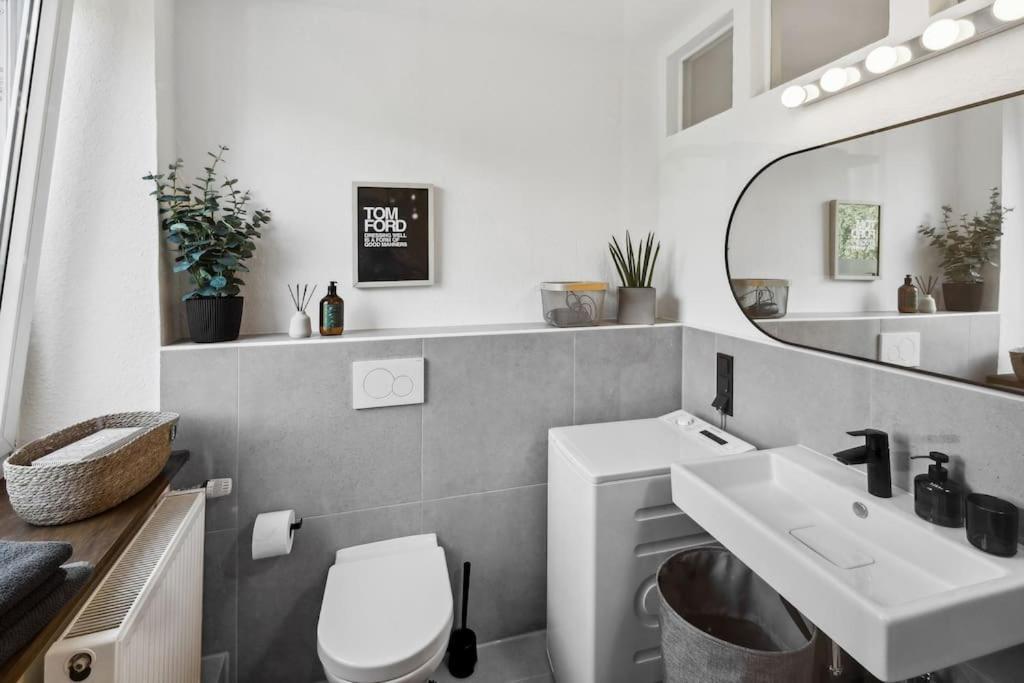 Apartment Stylisches Apartment, Parkplatz, Naehe Dus & Dortmund & Koeln & Essen Wuppertal
