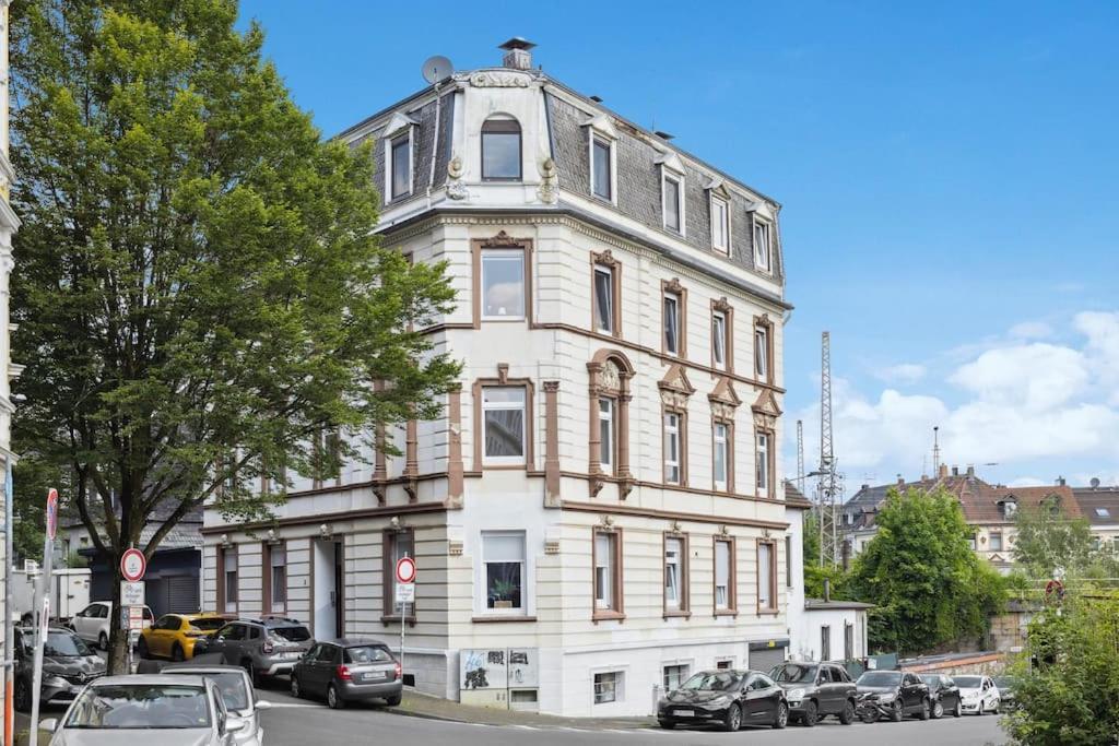 Stylisches Apartment, Parkplatz, Naehe Dus & Dortmund & Koeln & Essen Apartment *